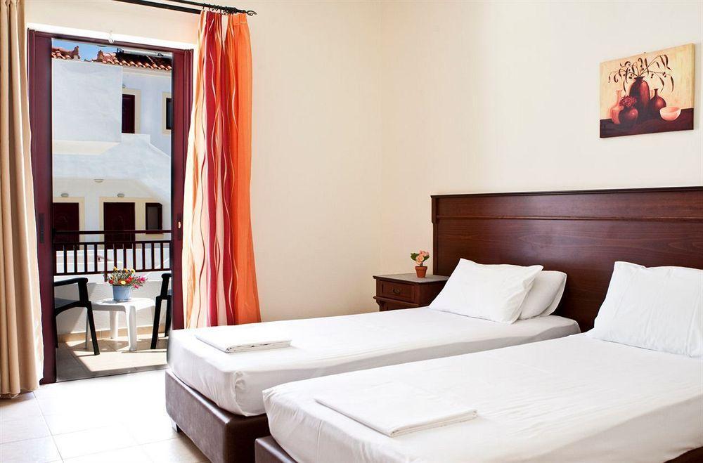 Laza Beach Inn Hotel Skála Zewnętrze zdjęcie